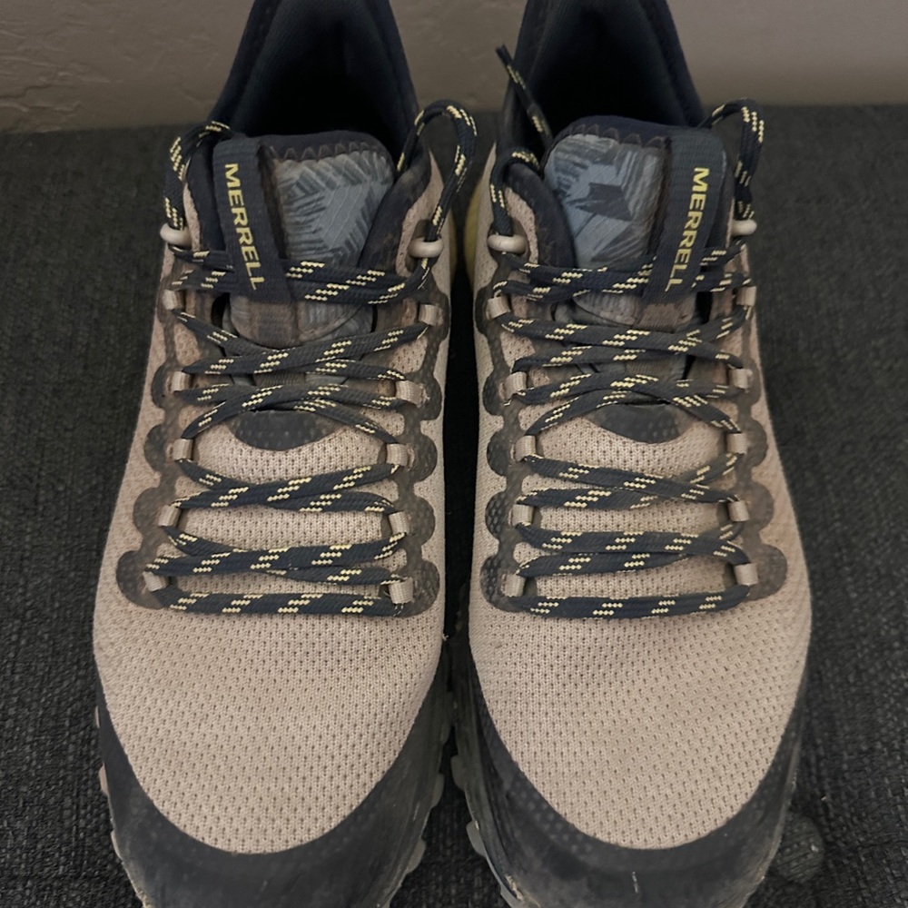 Merrell Women’s Tan and Black Size 9 Hiking Shoes - Picture 3 of 6